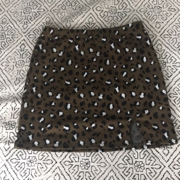 Forever 21 Cheetah print skirt ⭐️ - Picture 5 of 5